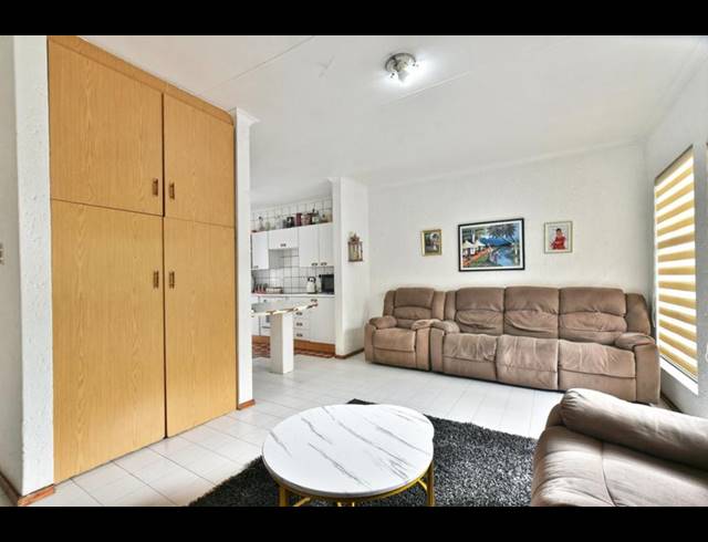 2 BEDROOM SIMPLEX FOR SALE IN KIBLER PARK